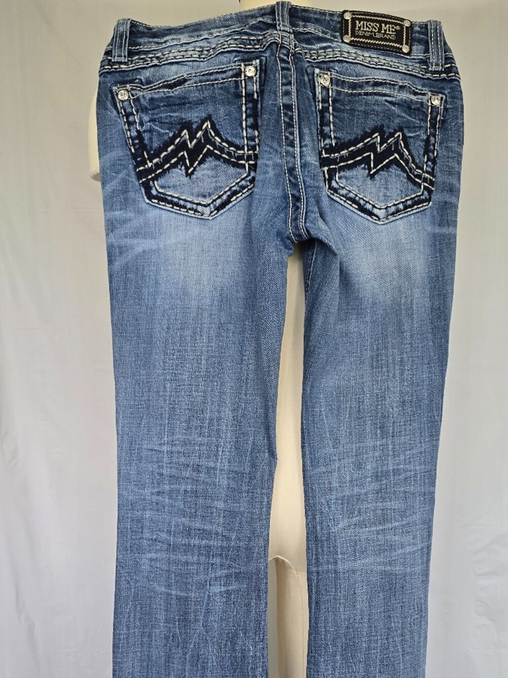 Miss Me Sunny Bootcut Jeans Distressed Frayed M Pocket Thick Stitch size 29